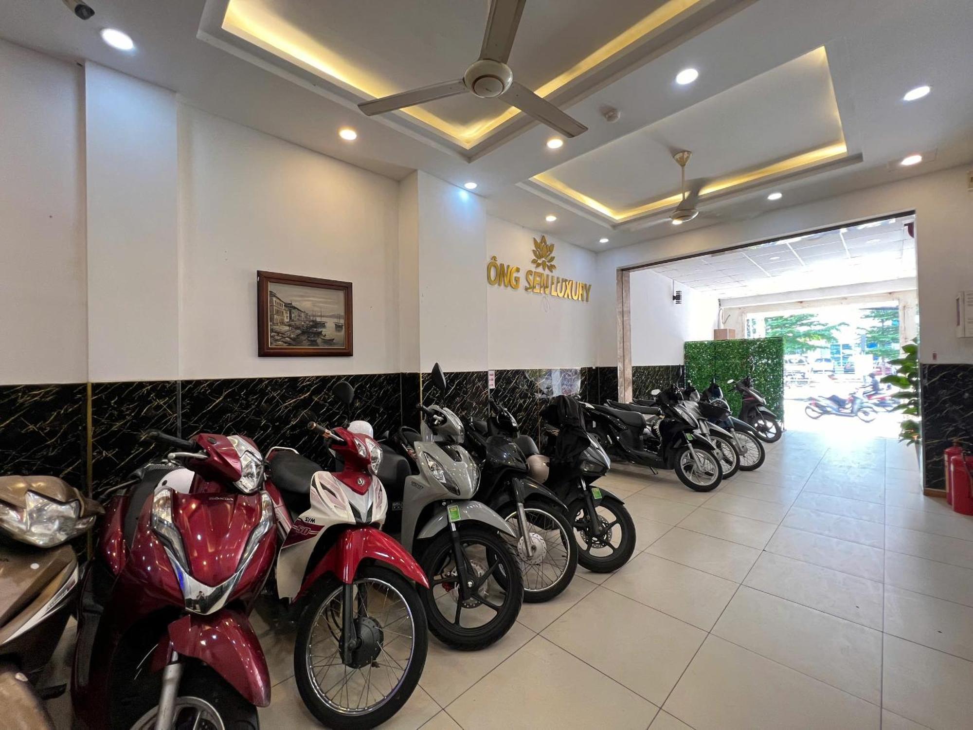 Nhu Y Hotel Хошимин Экстерьер фото